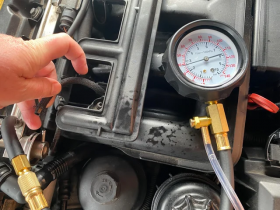 Проверка Отсутствия Подтеков В Зоне Вакуумного Шланга на Автомобиле Варшавское шоссе 170Бс7