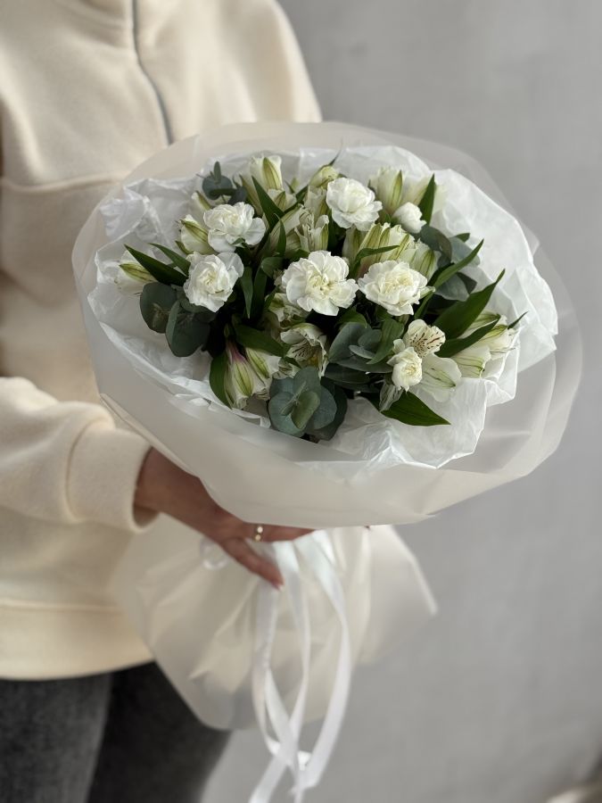 Букет альстромерии и диантусы