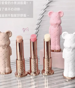 Бальзам для губ  Miss Royal Bear  3,5 гр Дает легкий розовый цвет на губах!