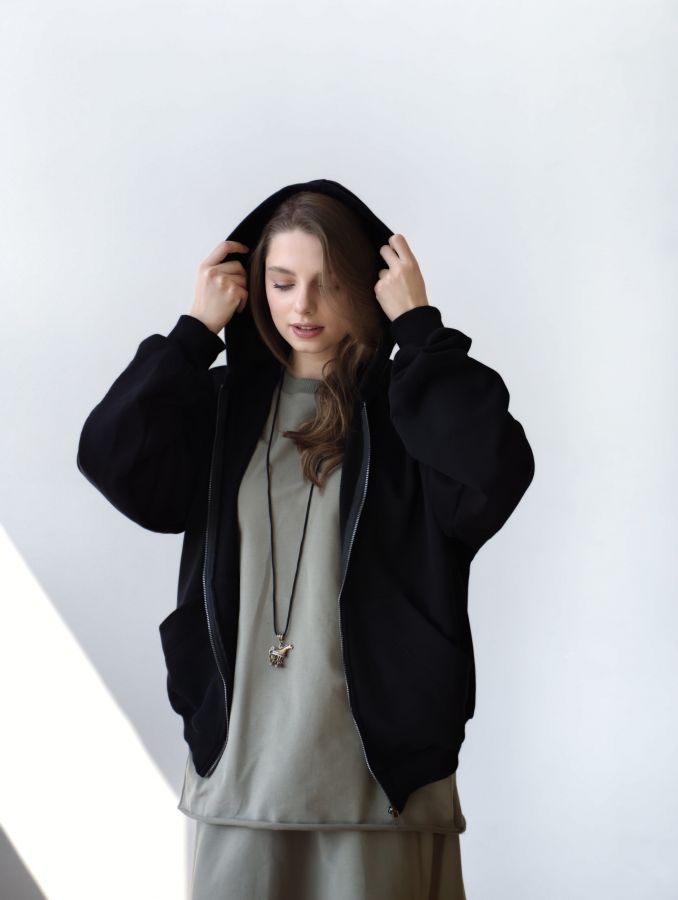 Толстовка на молнии черная