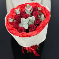 Розы и эвкалипт