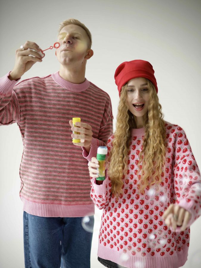 Свитер с вишенками