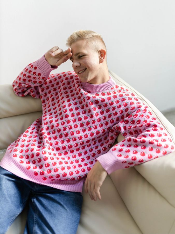 Свитер с вишенками