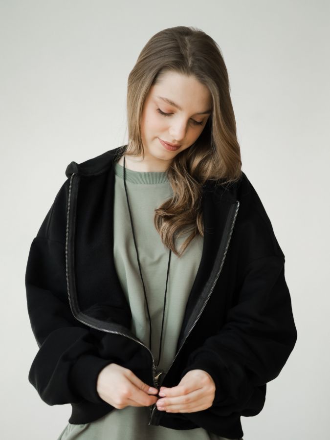 Толстовка на молнии черная