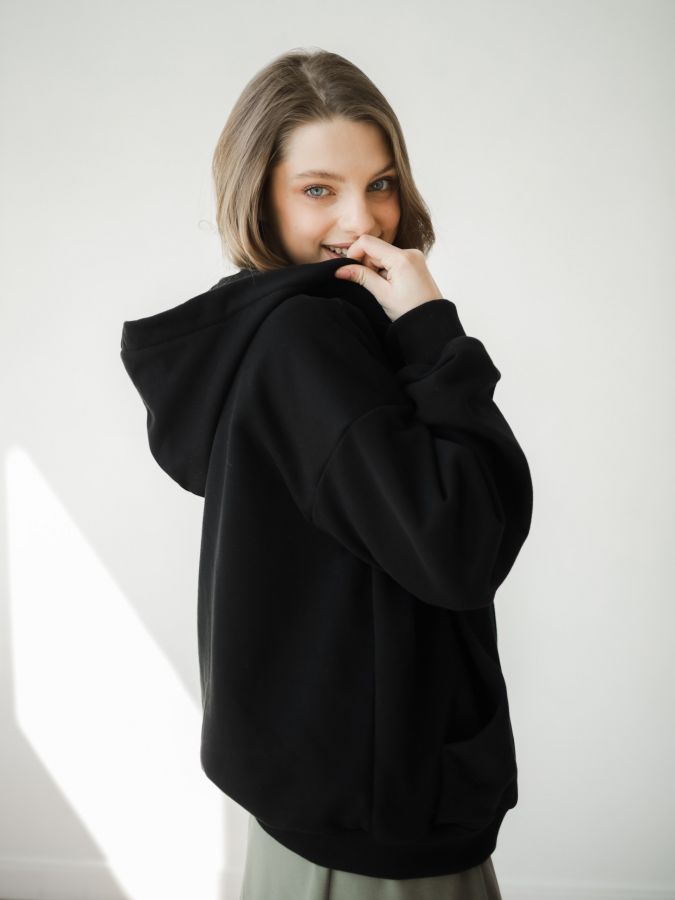 Толстовка на молнии черная