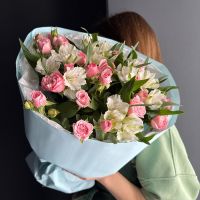 Букет "Грация"/кустовые розы/альстромерии