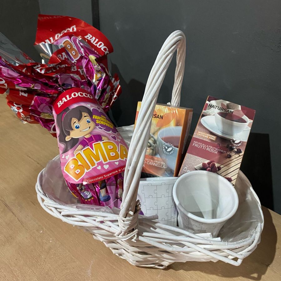 Подарочная корзинка С шоколадным сюрпризом