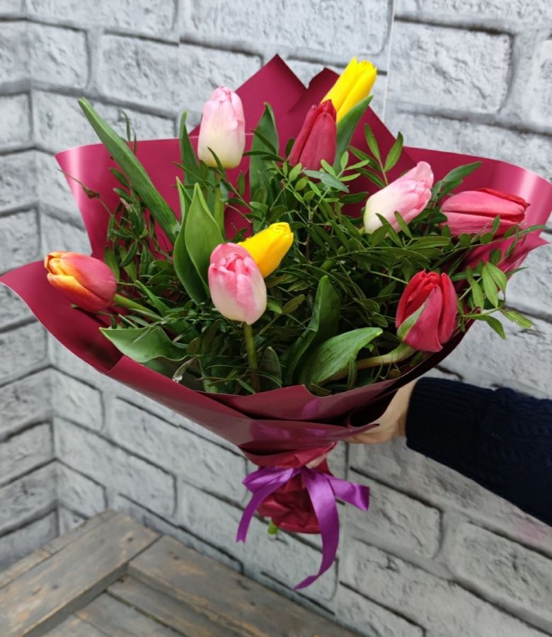 Тюльпаны с зеленью