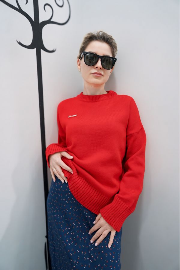 Свитер красный