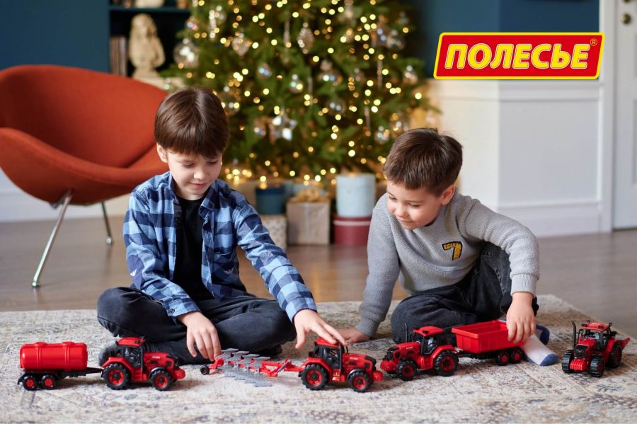 Трактор BELARUS с плугом