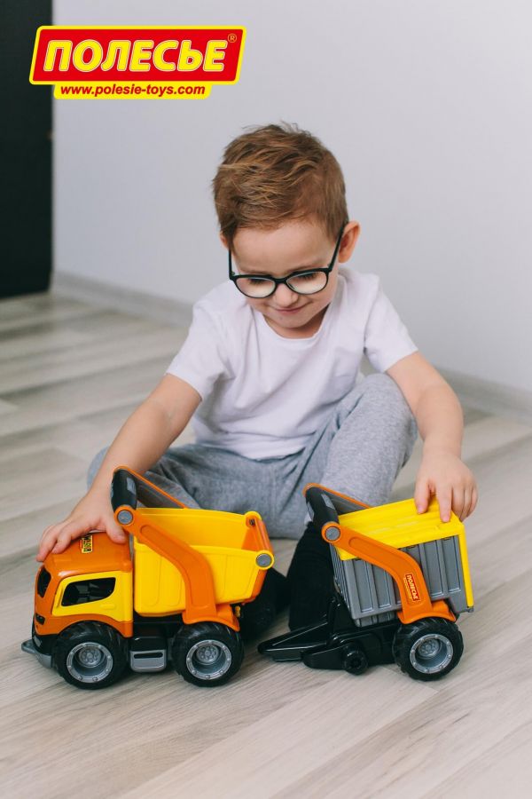 "ГрипТрак", автомобиль-самосвал с полуприцепом (в сеточке)