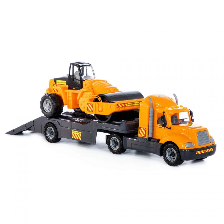 "Майк", автомобиль-трейлер + дорожный каток (в сеточке)