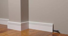 Плинтус Decor-Dizayn DD717 Белая Лепнина Д2000хВ80хТ13 / Декор Дизайн.*