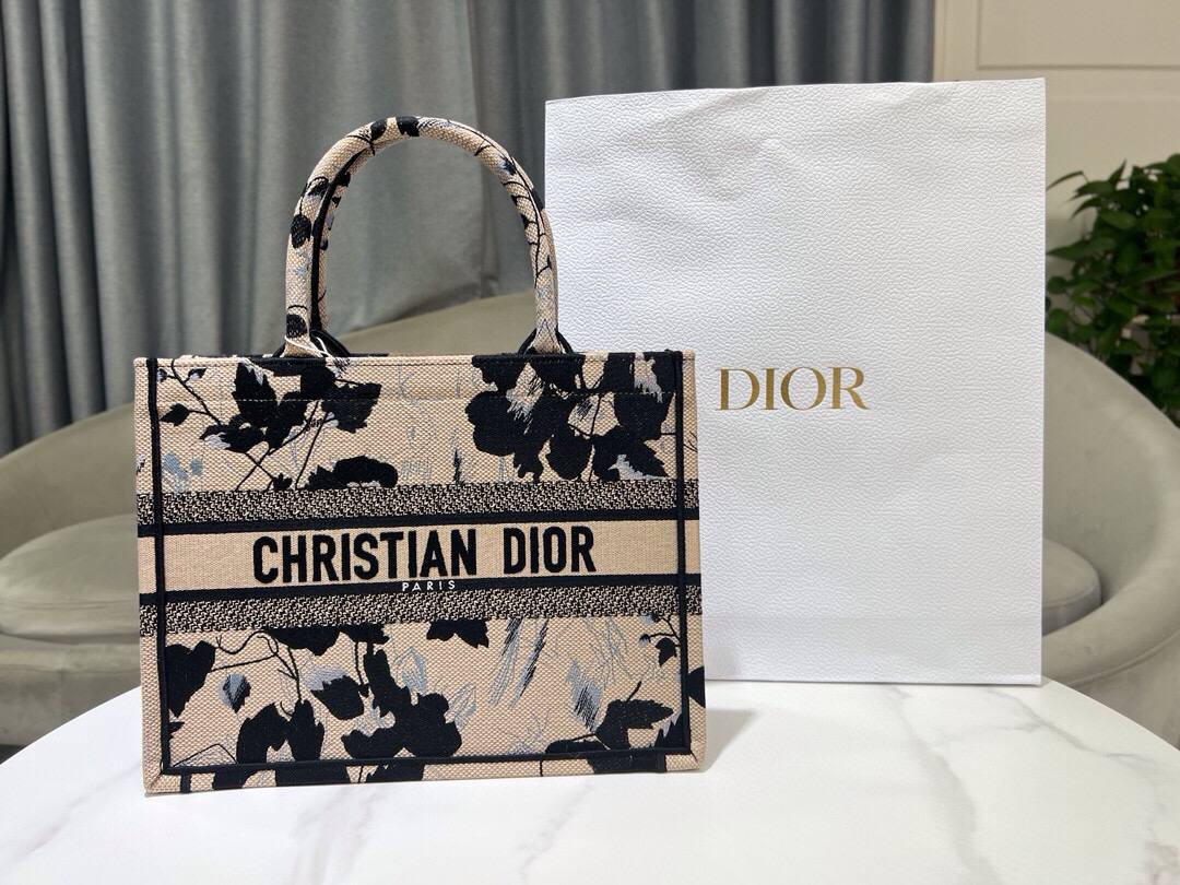 Dior Book Tote 36 cm