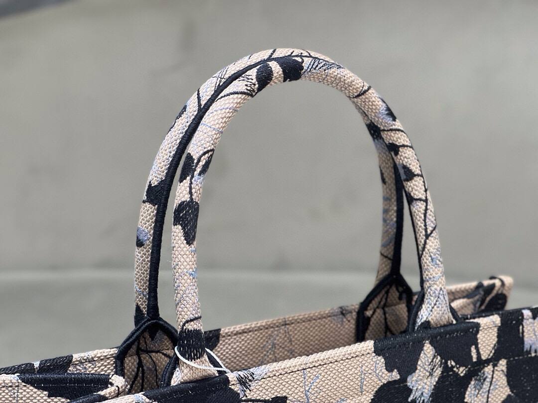 Dior Book Tote 36 cm