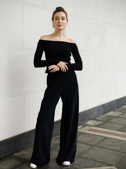 Топ с открытыми плечами в рубчик черный