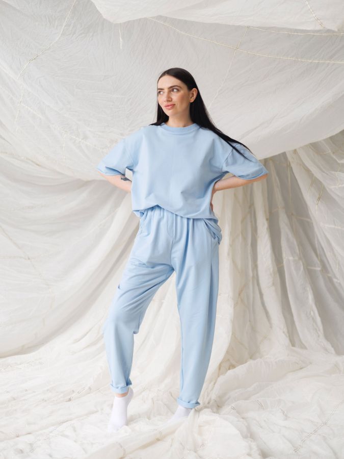 Брюки с защипами голубые