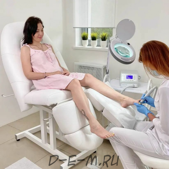 Механическое педикюрно-косметологическое кресло АтисМед "ГРАНД"