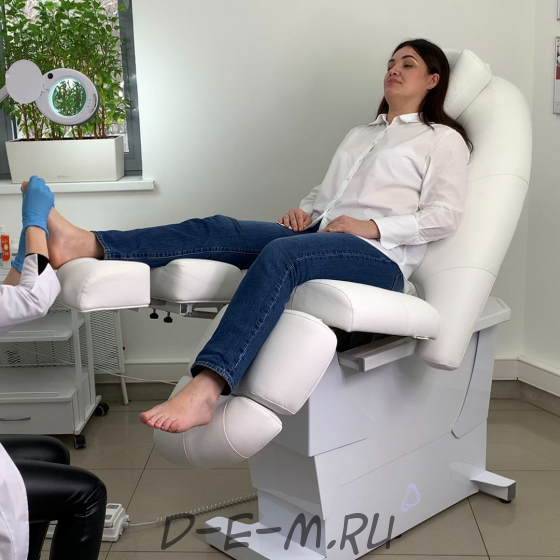 Электрическое педикюрно-косметологическое кресло АтисМед "Гранд" с РУ Минздрава, 3 мотора