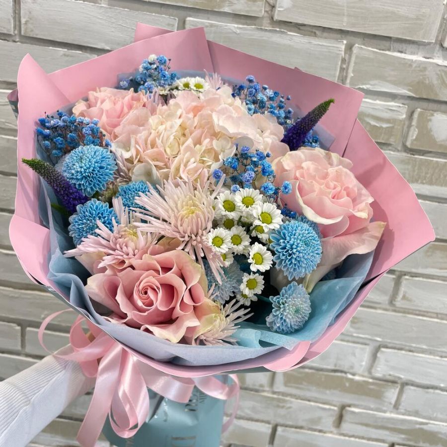 Букет розово голубой с французскими розами