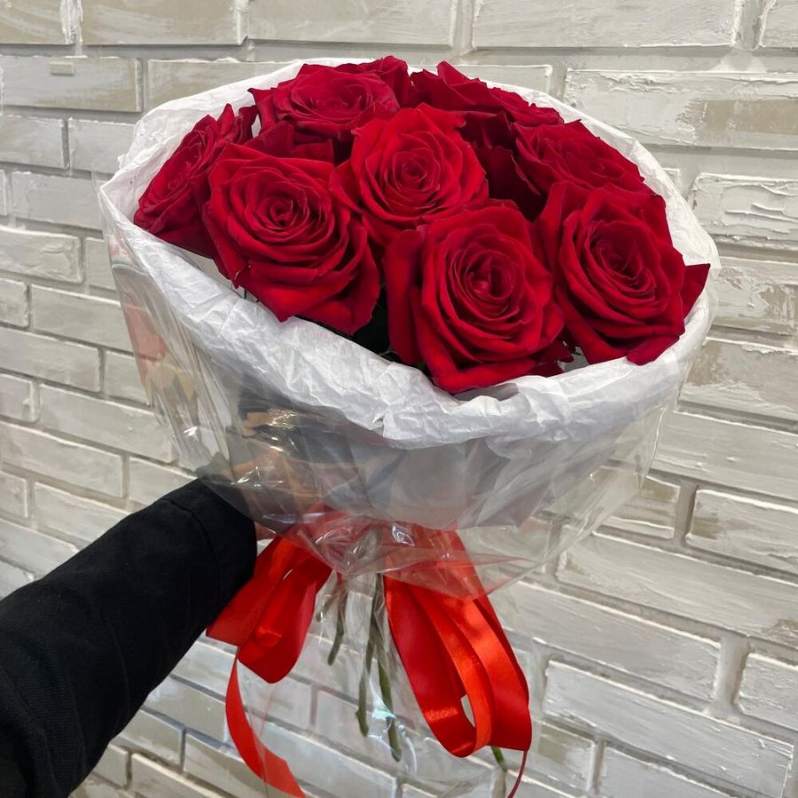 Букет красных роз 9шт