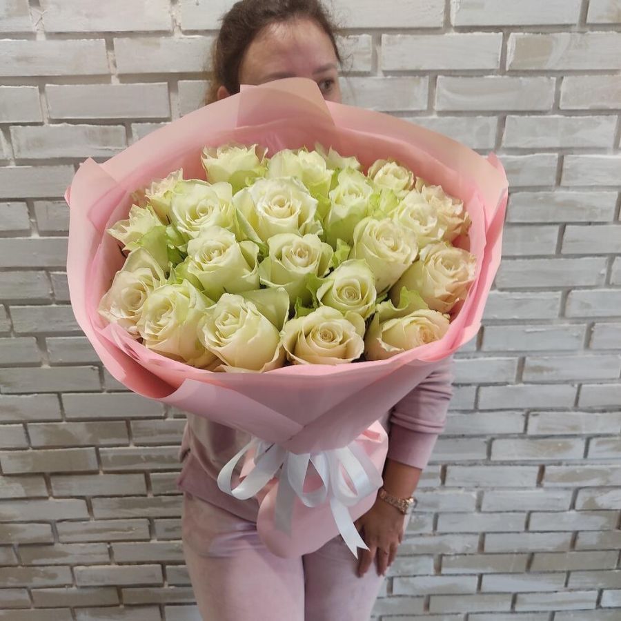Букет белых роз 21шт