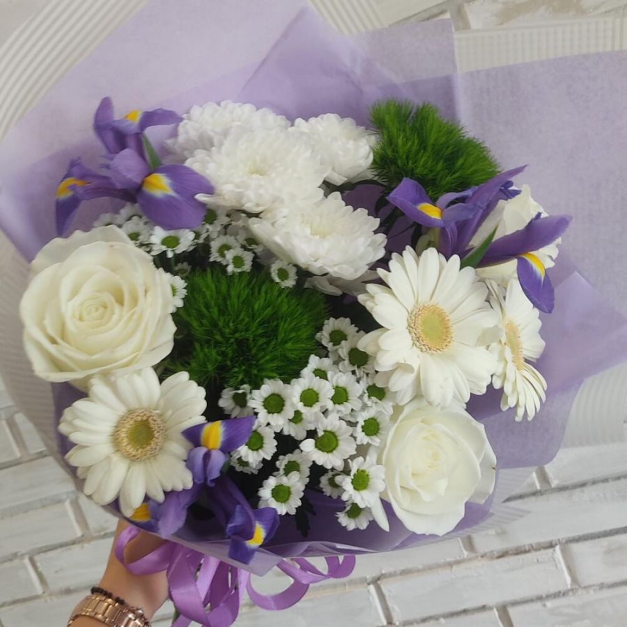 Букет с герберой и ирисами