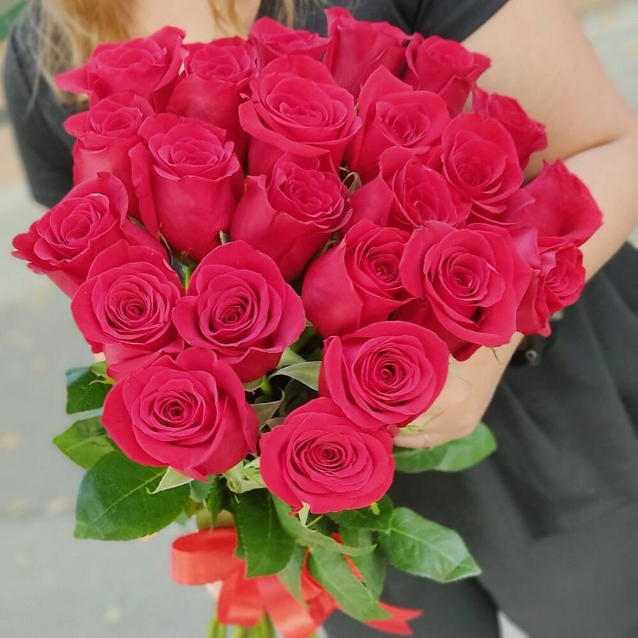 Красные розы 23шт
