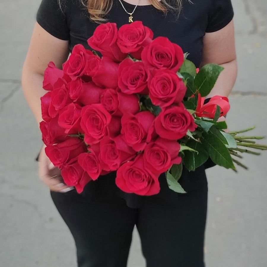 Красные розы 23шт