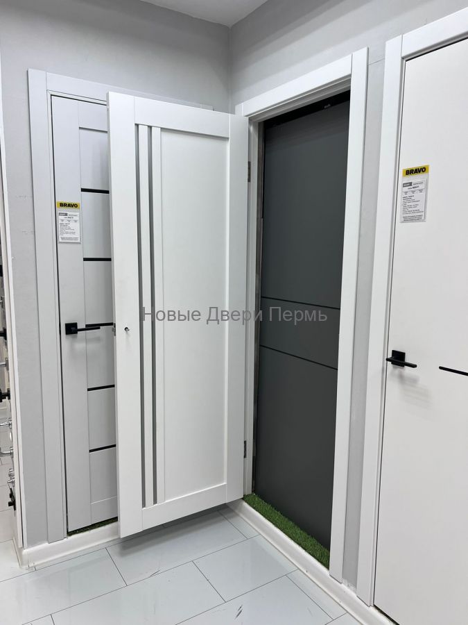 Модель 275 Эмалит Белый/ Черный лакобель Межкомнатная дверь