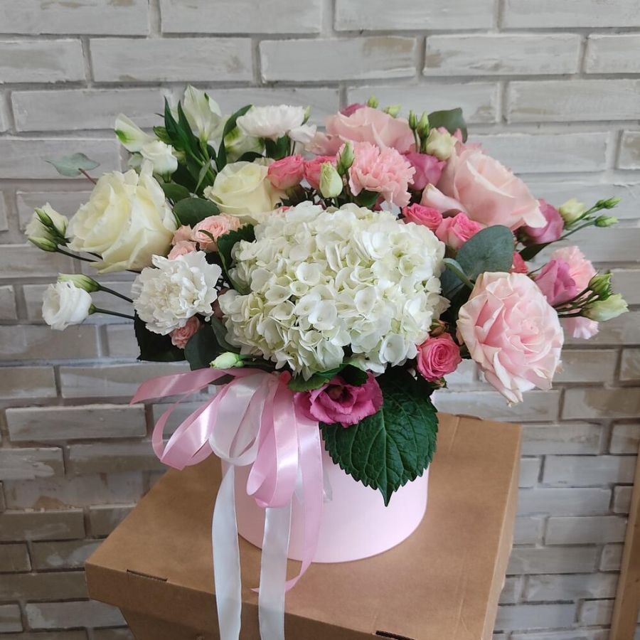 Коробка с гортензией