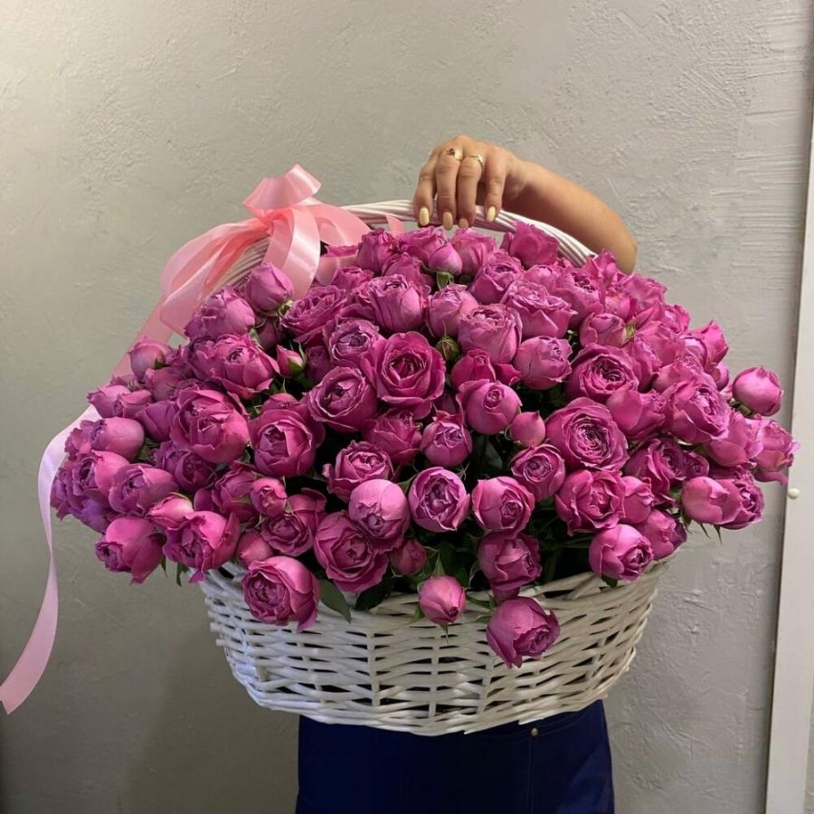 101 пионовидная роза в корзине