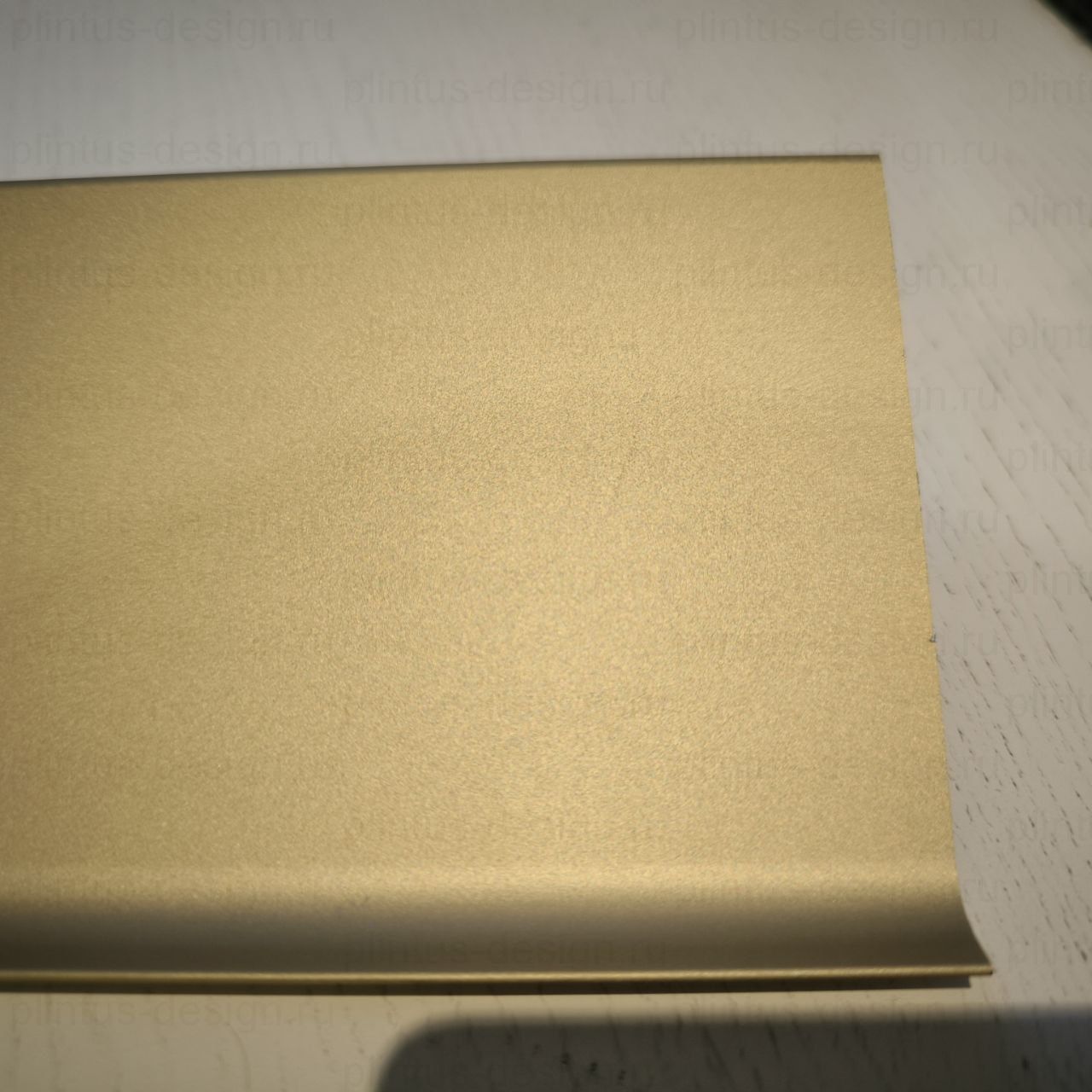 2157.00 плинтус алюминиевый 60 мм Декопрофиль золото
