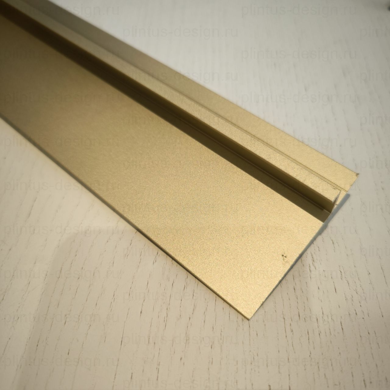 5957.00 Евротрим теневой профиль золото 80 мм