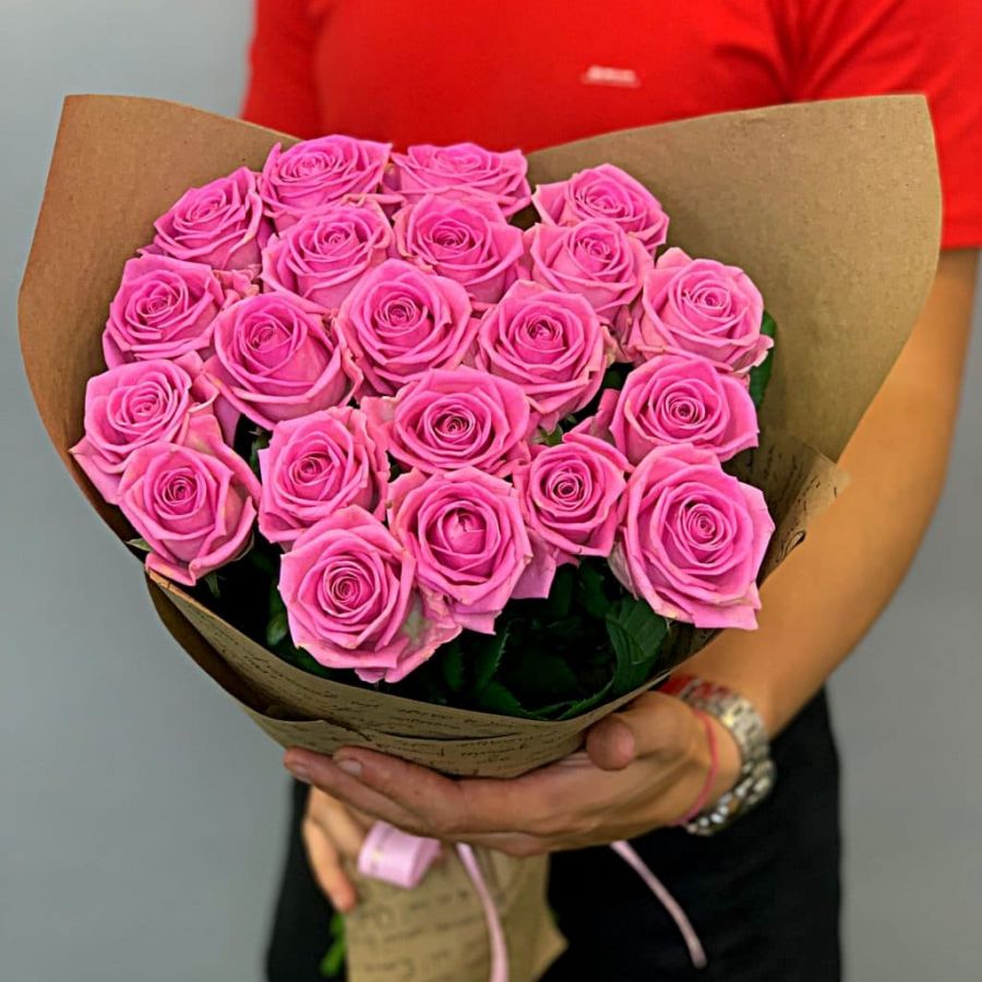 Букет из 21 ярко-розовых роз