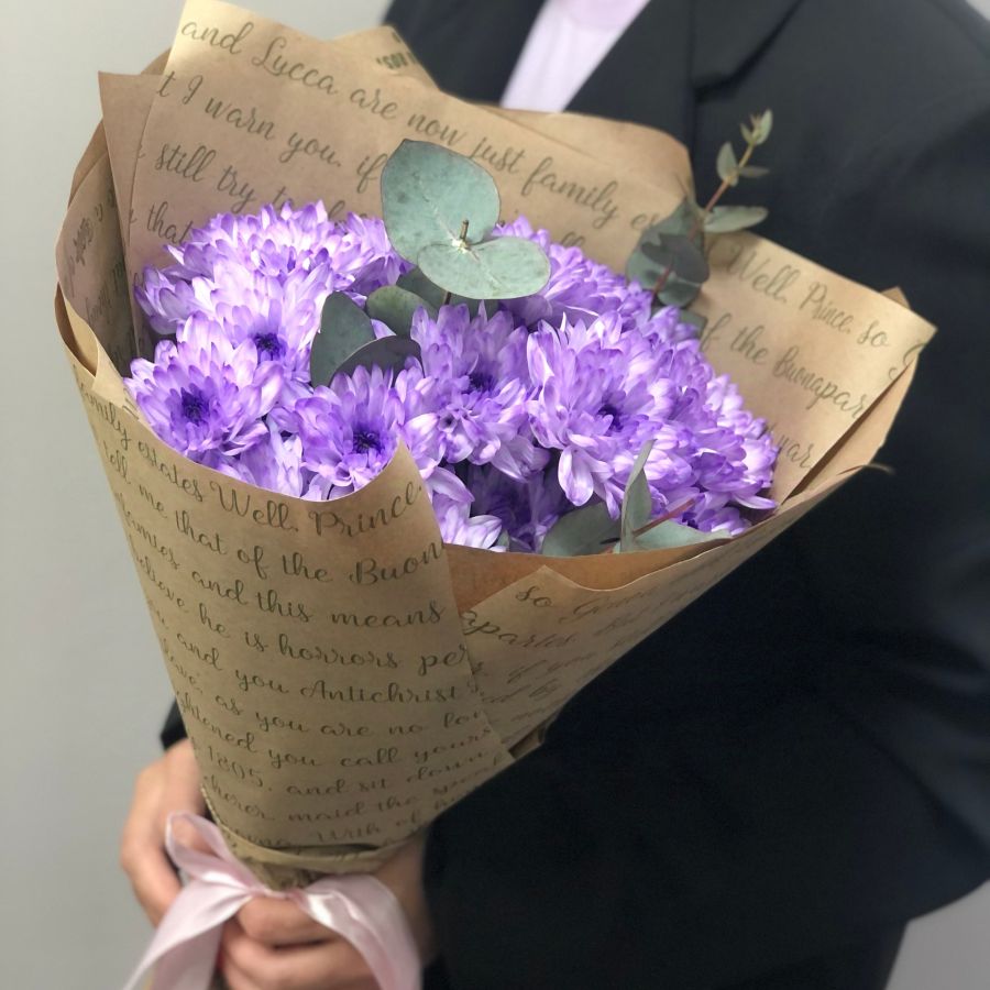 Букет фиолетовых кустовых хризантем