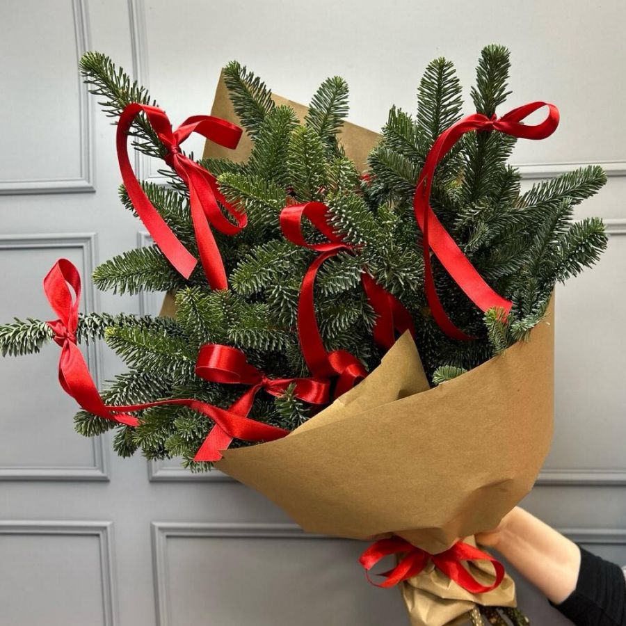 Букет из нобилиса с лентами