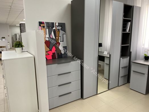 Шкаф 3-ств. с зеркалом "Вита"