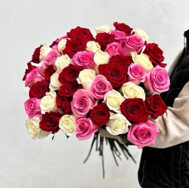 51 роза микс Эквадор. Белые, красные и розовые.