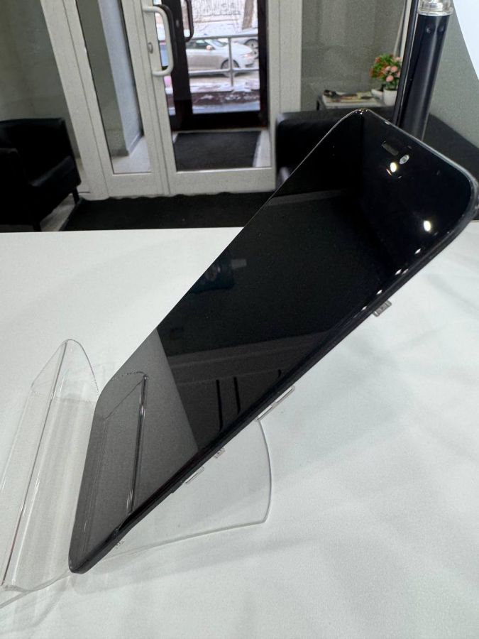 Apple iPhone XR дисплей в сборе с тачскрином оригинал с разбора (снятый) царапины в правом углу микро трещина
