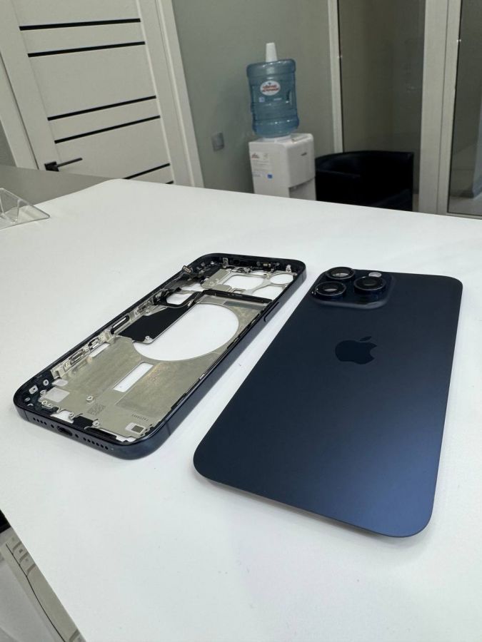 Apple iPhone корпус 15 Pro Max сборе со шлейфами, стеклом камеры оригинал с разбора (снятый) мелкие потертости синий