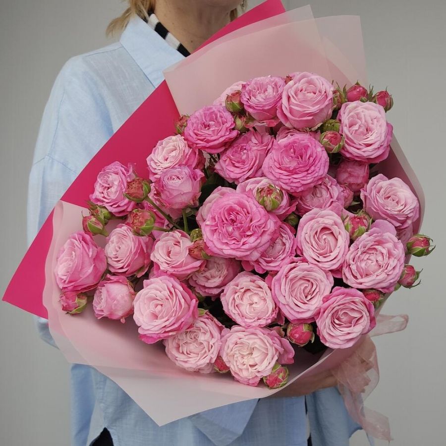 Букет из кустовых пионовидных роз сорта Леди Бомбастик