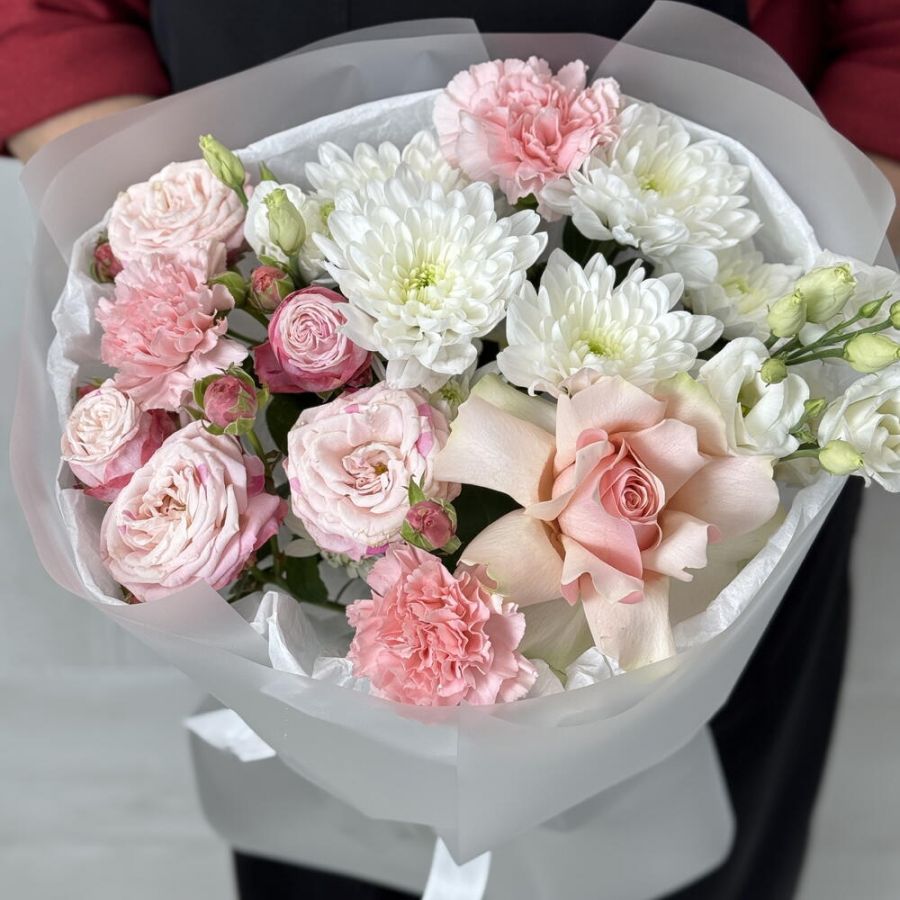 Букет с французской розой, белая кустовая Хризантема, Эустома, гвоздика розовая