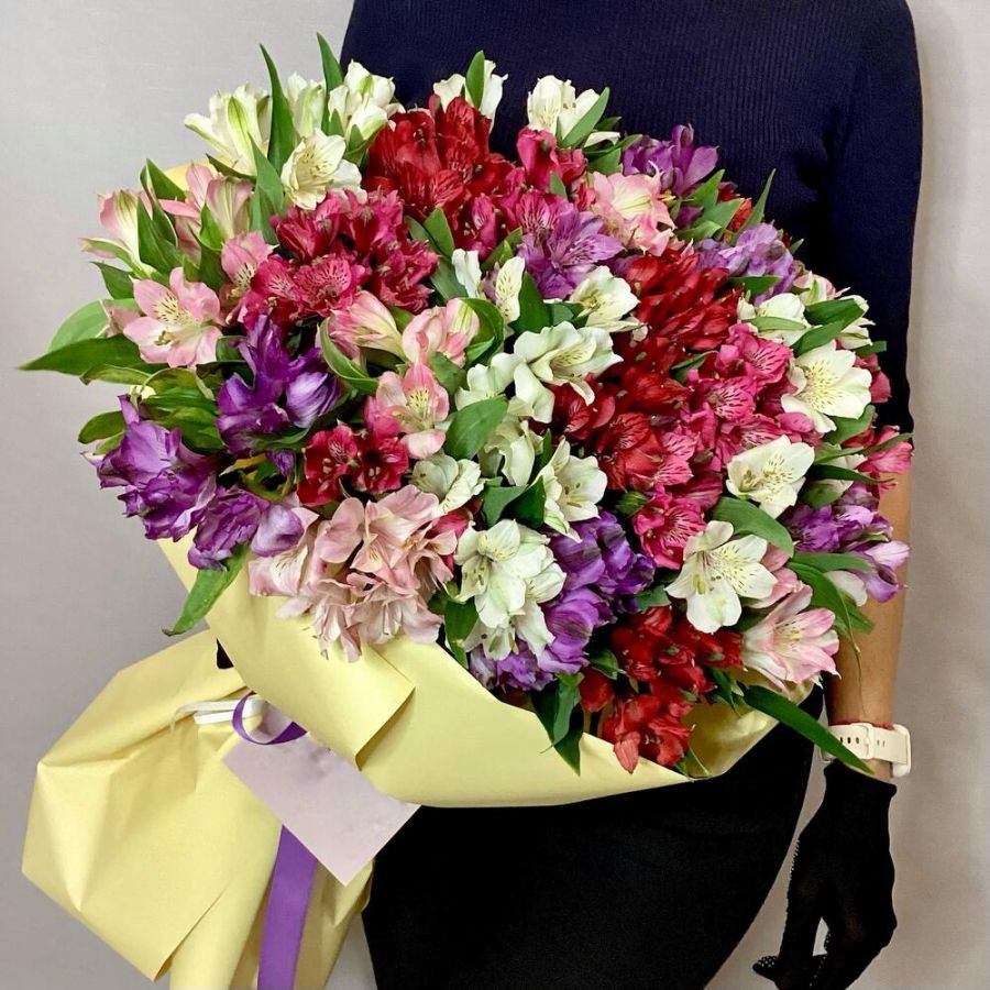 Огромный букет альстромерий