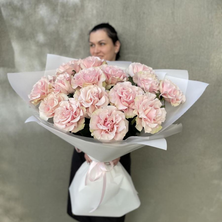 Шикарный букет французских роз