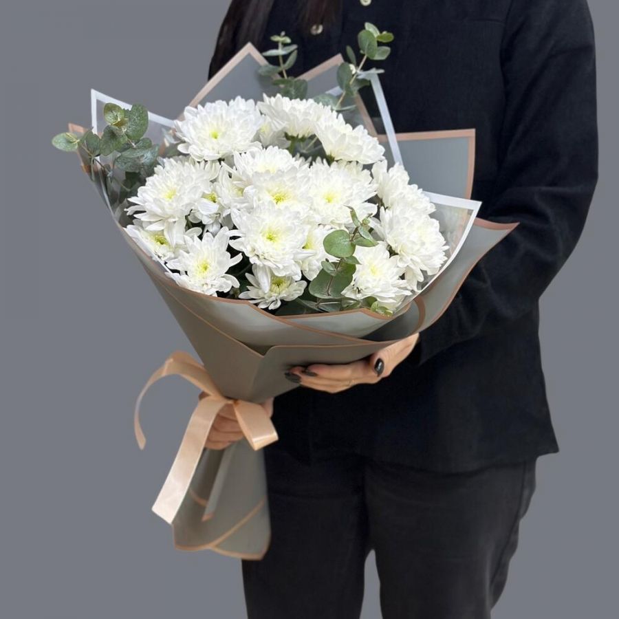 Кустовые хризантемы с эвкалиптом